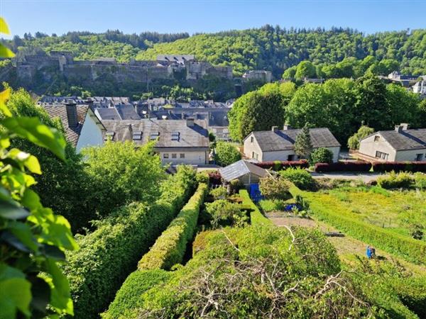 Grote foto bouillon prachtige woning zicht op kasteel. huizen en kamers bestaand benelux