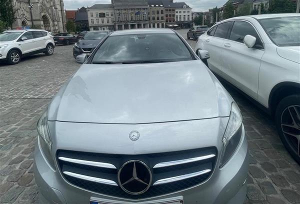 Grote foto mercedes benz a 180 blueefficiency urban gps eu6 auto mercedes