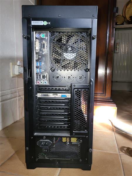 Grote foto pc corsair met doorzichtig glas computers en software desktop pc