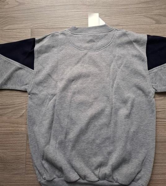 Grote foto lichtgrijze sportieve sweater met accenten med l kleding dames truien en vesten