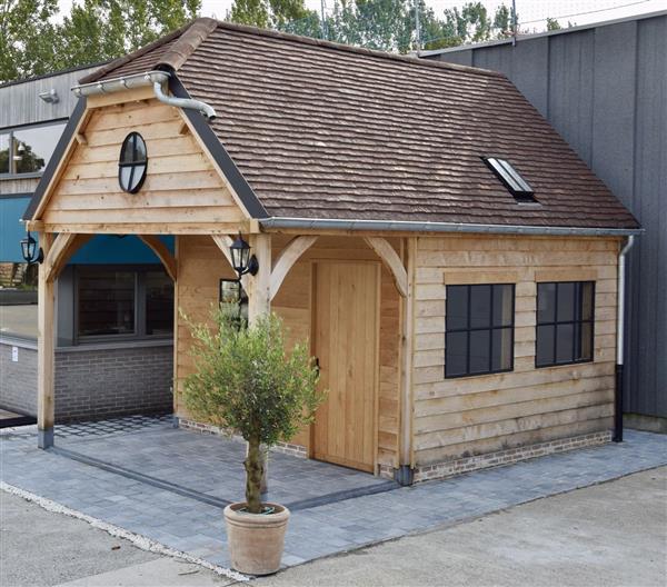 Grote foto maatwerk eiken houten bijgebouwen tuin en terras tuinhuisjes en blokhutten