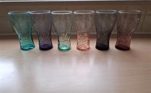 Grote foto 26 gekleurde coca cola glazen limited edition 2014 verzamelen glas en borrelglaasjes