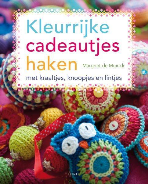 Grote foto kleurrijke cadeautjes haken boeken hobby en vrije tijd