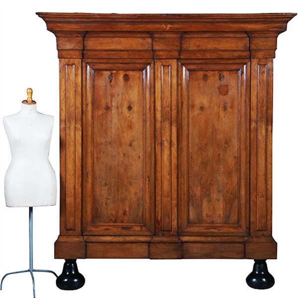 Grote foto grote pastoorskast ca 1700 in opvallend blonde kleur fraai patina no.300205 antiek en kunst stoelen en banken