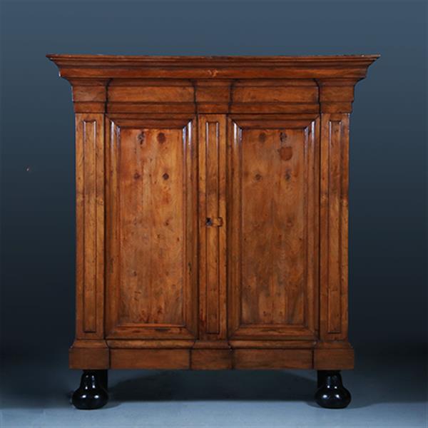 Grote foto grote pastoorskast ca 1700 in opvallend blonde kleur fraai patina no.300205 antiek en kunst stoelen en banken