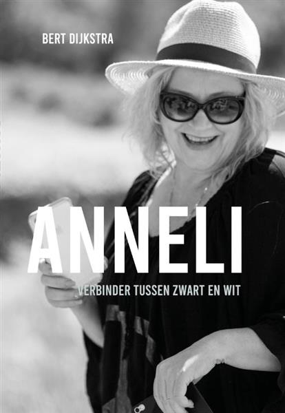 Grote foto anneli tussen zwart en wit boeken literatuur
