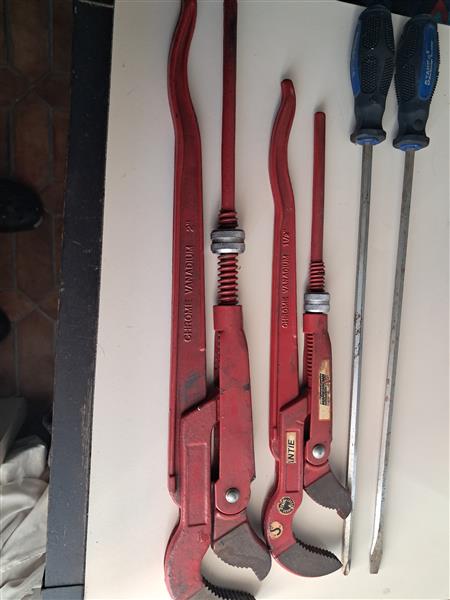 Grote foto crome vanadium tangen met stalen schroevedraiers doe het zelf en verbouw gereedschappen en machines