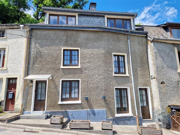 Grote foto bouillon ruime rijwoning met mooi uitzicht. huizen en kamers eengezinswoningen
