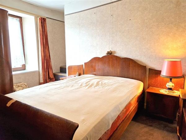 Grote foto bouillon ruime rijwoning met mooi uitzicht. huizen en kamers eengezinswoningen