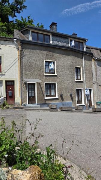 Grote foto bouillon ruime rijwoning met mooi uitzicht. huizen en kamers eengezinswoningen