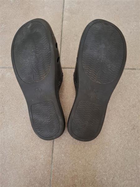 Grote foto zwarte slippers met ingewerkte bloemen 38 kleding dames slippers