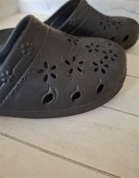 Grote foto zwarte slippers met ingewerkte bloemen 38 kleding dames slippers