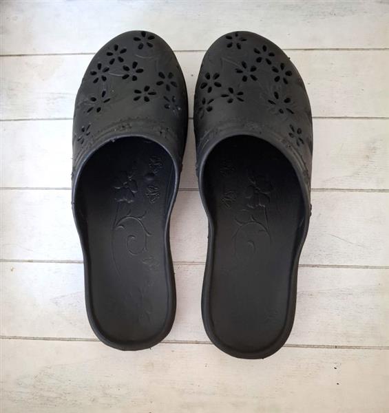 Grote foto zwarte slippers met ingewerkte bloemen 38 kleding dames slippers