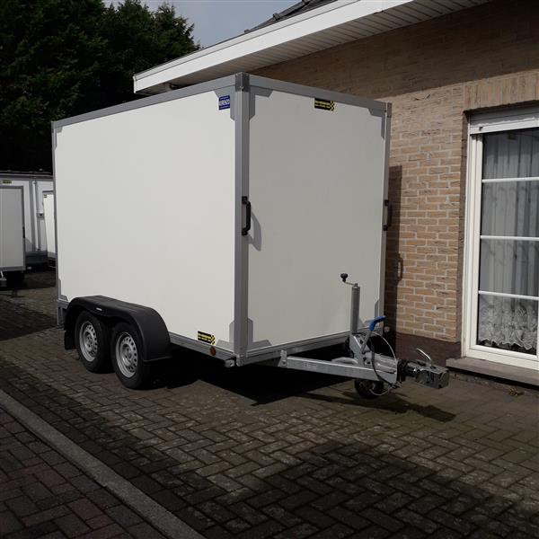 Grote foto gesloten aanhangwagen geremd 1500 kg auto diversen aanhangers