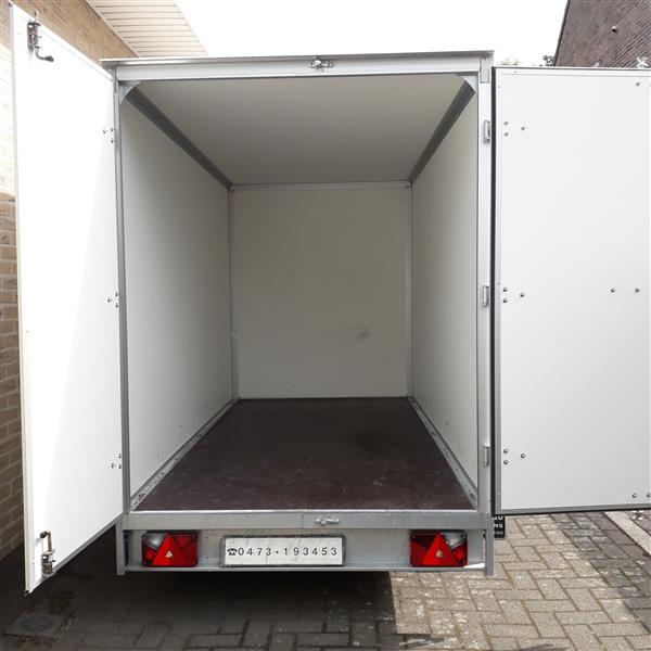 Grote foto gesloten aanhangwagen geremd 1500 kg auto diversen aanhangers