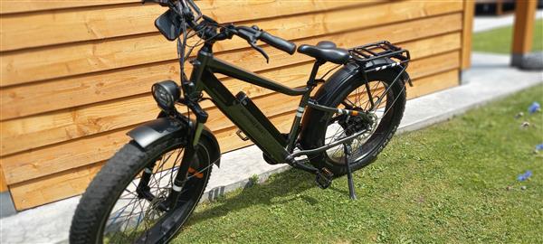 Grote foto e fatbike fietsen en brommers elektrische fietsen