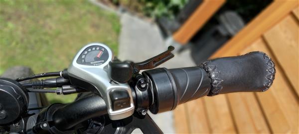 Grote foto e fatbike fietsen en brommers elektrische fietsen