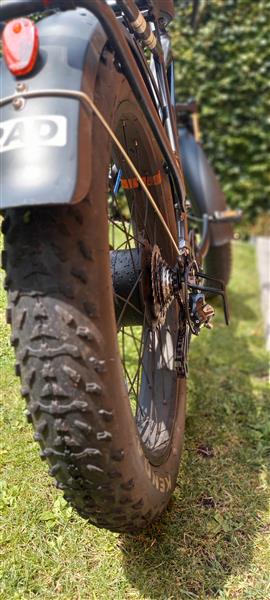 Grote foto e fatbike fietsen en brommers elektrische fietsen