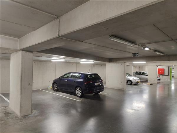 Grote foto ondergrondse parkingplaats in leuven huizen en kamers parkeerplaatsen
