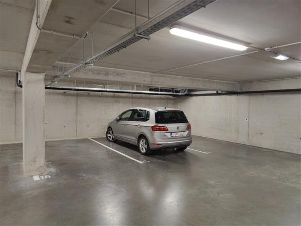 Grote foto ondergrondse parkingplaats in leuven huizen en kamers parkeerplaatsen