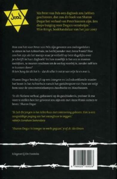Grote foto de jongen in het achterhuis boeken jeugd 13 jaar en ouder