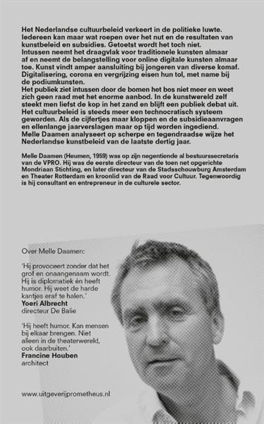 Grote foto grazen boven het kunstgras boeken politiek en maatschappij