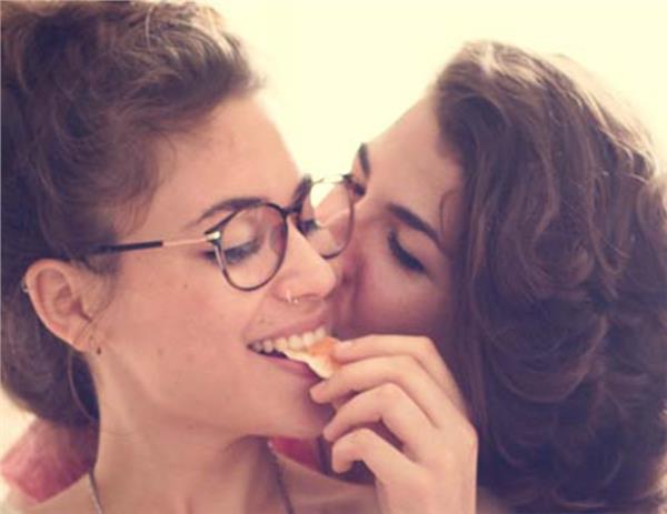 Grote foto girls dating de datingsite voor girls erotiek vrouw zoekt relatie met vrouw