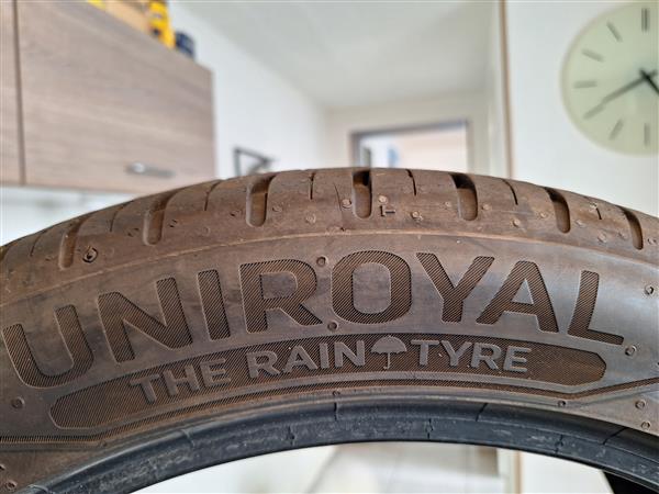 Grote foto banden uniroyal auto onderdelen banden en velgen