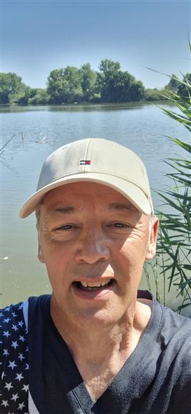 Grote foto gezocht man zoekt lieve vrouw voor een relatie. erotiek man zoekt relatie met vrouw