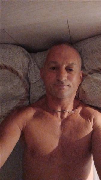 Grote foto man verwend vrouw erotiek man zoekt online contact vrouw