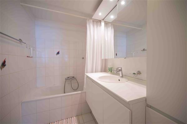 Grote foto studio te koop 50m van het strand oostende huizen en kamers appartementen en flats