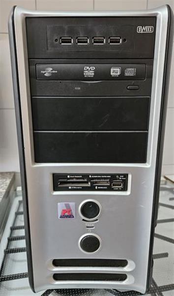 Grote foto 3 x desktop pc 1 x dual core en 2x amd computers en software desktop pc