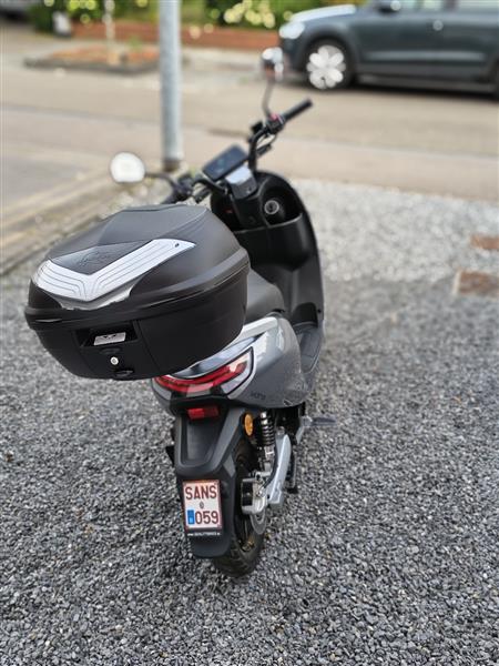 Grote foto elektrische scooter ydra 25 km garantie geldig fietsen en brommers scooters