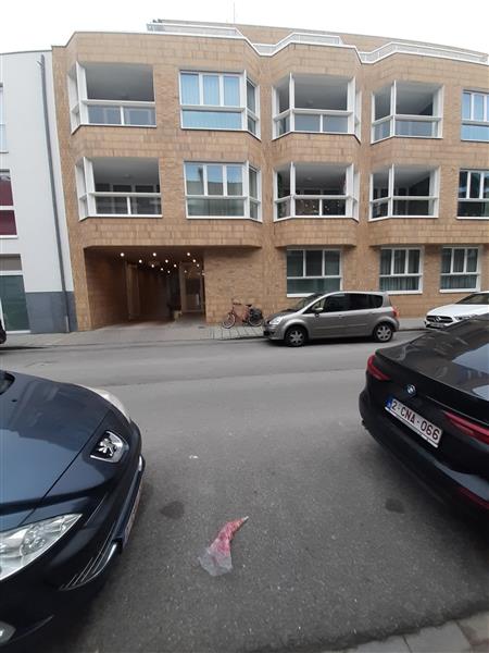 Grote foto overdekte autostaanplaats te huur berchem huizen en kamers garageboxen