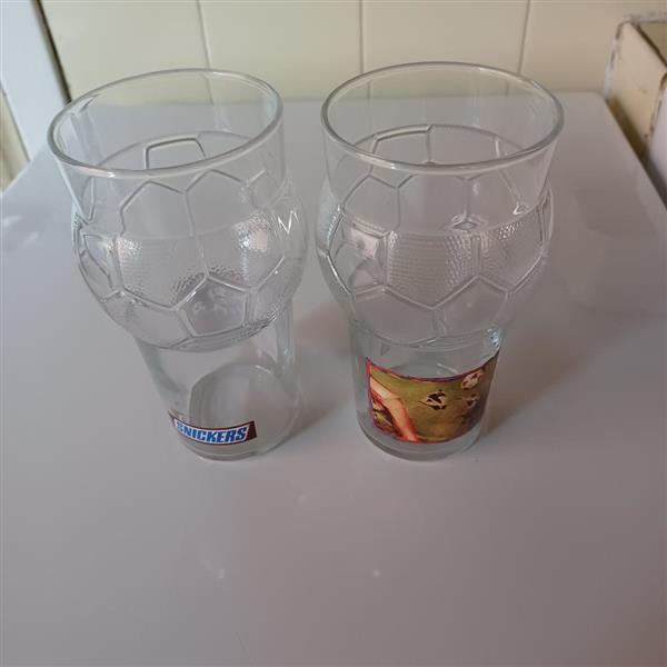 Grote foto snickers voetbal glazen. verzamelen glas en borrelglaasjes