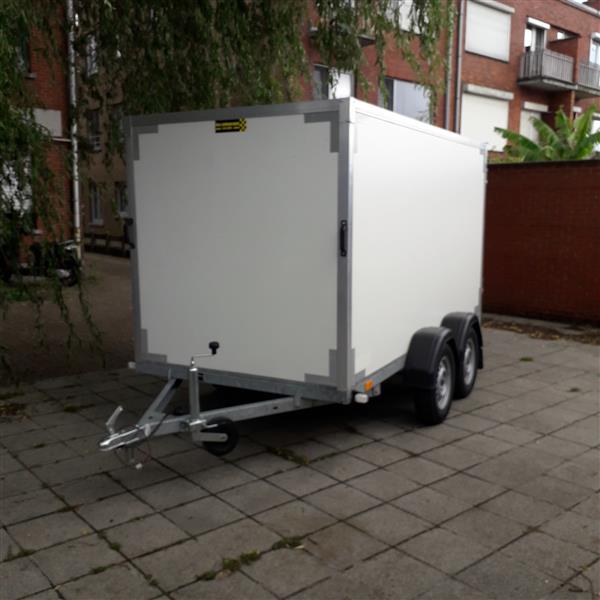 Grote foto gesloten aanhangwagen roca auto diversen aanhangers