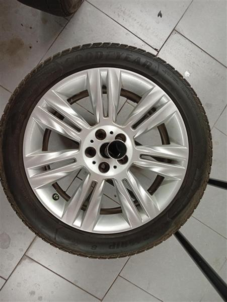 Grote foto banden en velgen auto onderdelen banden en velgen