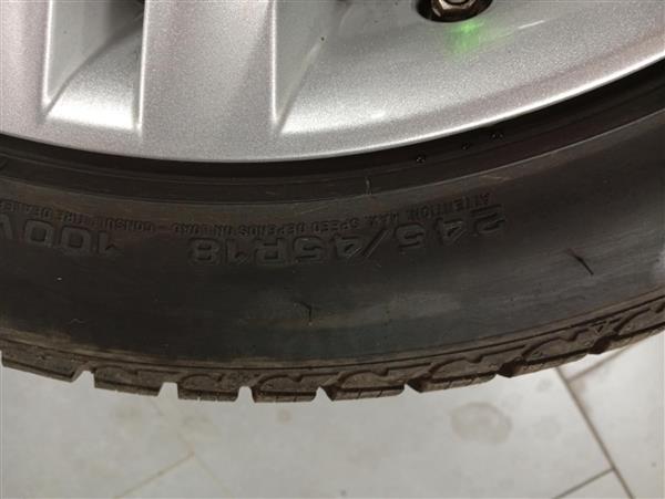 Grote foto banden en velgen auto onderdelen banden en velgen