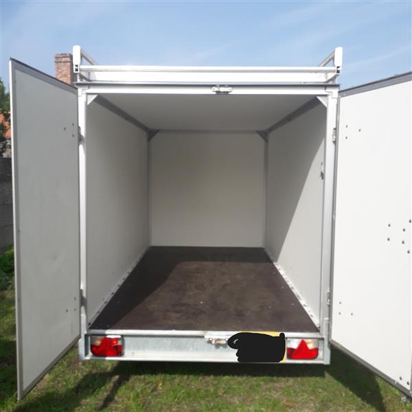 Grote foto gesloten aanhangwagen met dakrek auto diversen aanhangers