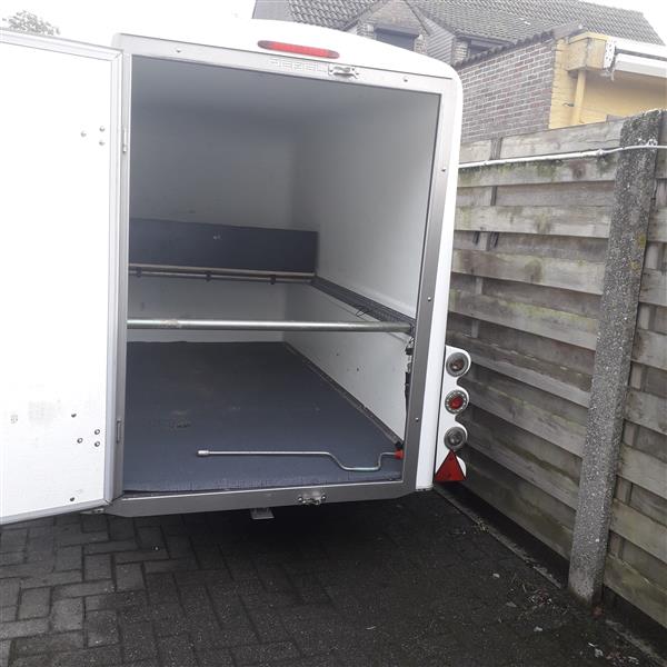 Grote foto gesloten aanhangwagen geremd 750 kg auto diversen aanhangers