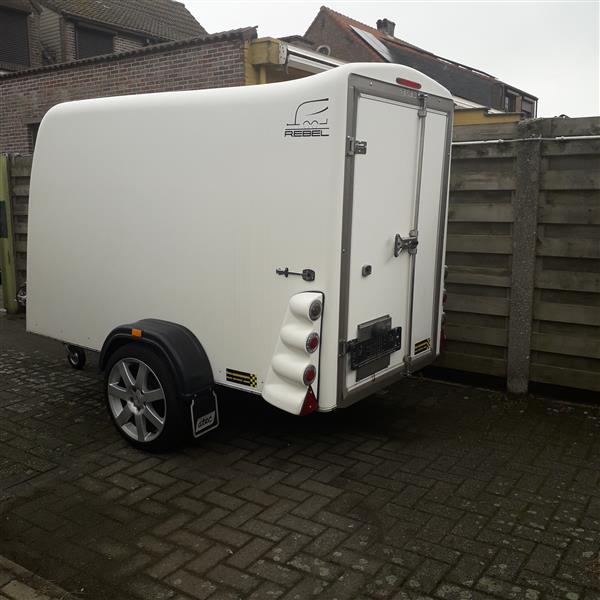 Grote foto gesloten aanhangwagen geremd 750 kg auto diversen aanhangers