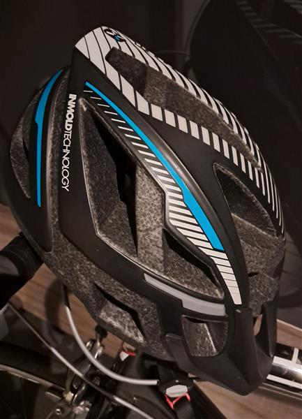 Grote foto fiets. helm . schoenen fietsen en brommers sportfietsen
