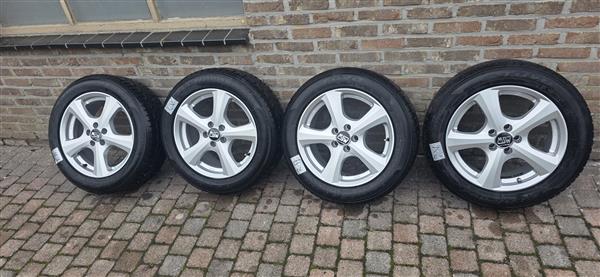 Grote foto koopje als nieuw auto onderdelen banden en velgen