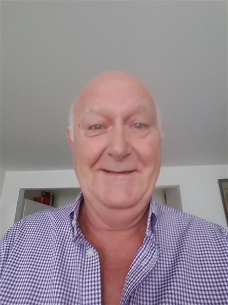 Grote foto zoek slanke dame contacten en berichten man zoekt vrouw