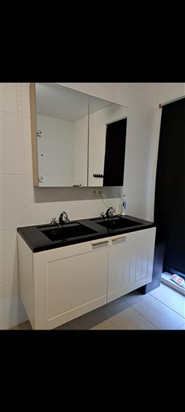 Grote foto lavabo plus spiegel en kranen huis en inrichting badkamermeubels
