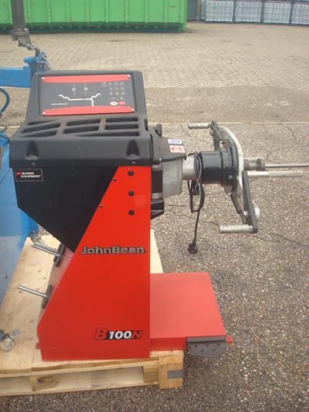 Grote foto banden apparaat du quesne 110 balanceermachine auto diversen gereedschap
