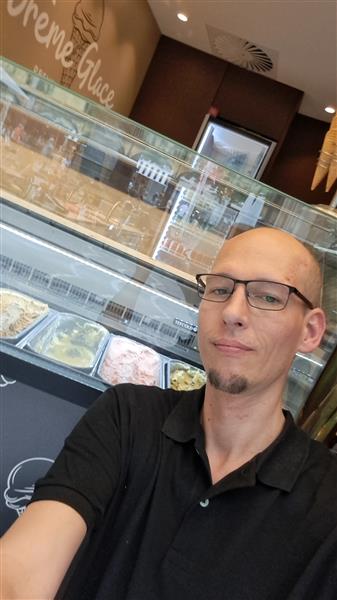 Grote foto man 46 zoekt shemales erotiek man zoekt vrouw