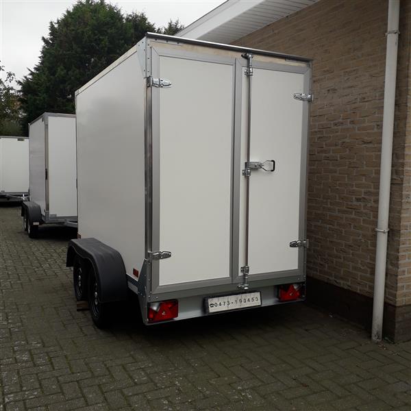 Grote foto gesloten aanhangwagen met zijdeur auto diversen aanhangers