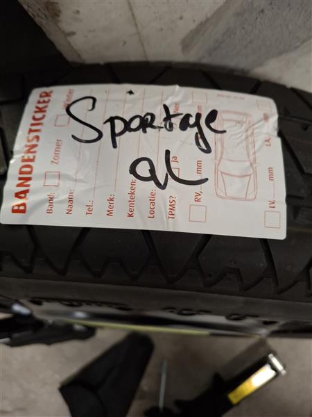 Grote foto splinter nieuwe reserve wiel 80 per uur . auto onderdelen banden en velgen