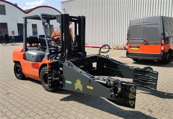 Grote foto stabau vooroverkiepende bandenklem agrarisch heftrucks